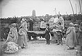 Discours d'une bretonne sur un "menhir" lors du festival interceltique organisé à Riec-sur-Vélon le 13 août 1927 (photographie Agence Rol).