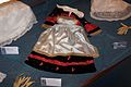 Petit costume de fille de Riec-sur-Bélon, brodé de perles de bois.