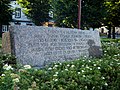 Plac Jana Pawła II - obelisk upamiętniający krwawy poniedziałek