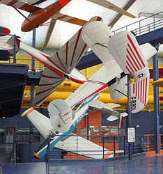 Avions acrobatiques exposés dans le hall E