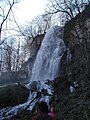 Der Wasserfall ist sehr mächtig